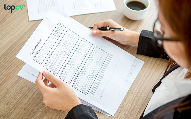 Ngoài sơ yếu lý lịch bạn cần chuẩn bị nhiều giấy tờ như đơn xin việc, bản sao công chứng các văn bằng